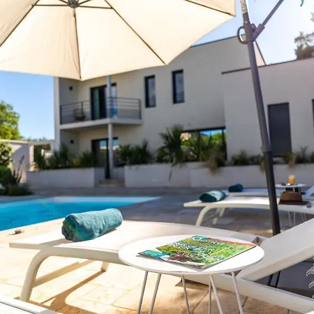 Domaine 669, Contemporaine Et De Prestige Villa